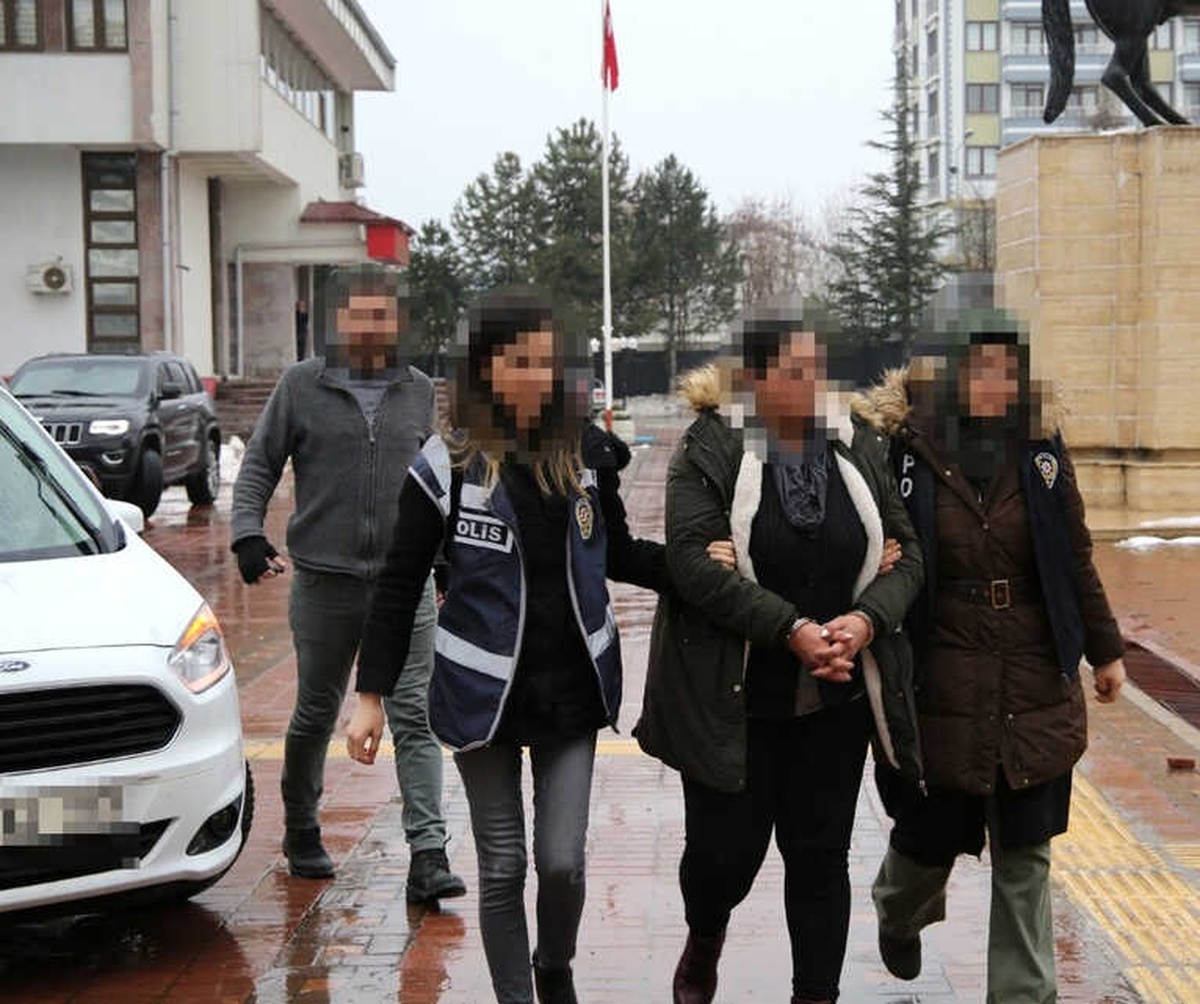 Ayrı Yaşadığı Kocasına Tuzak Kurdu, 2 Adam Tutup Zorla 3 milyon TL\'lik senet imzalattı
