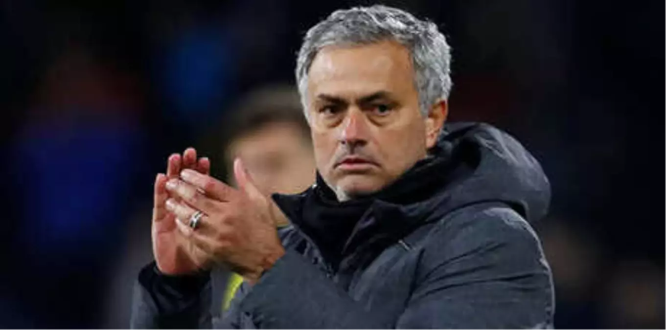 Manchester United, Jose Mourinho ile Anlaştı!