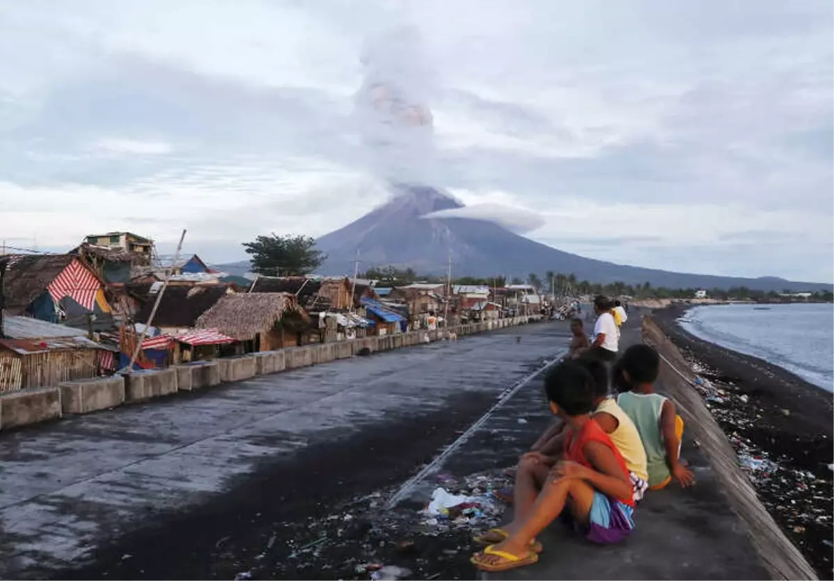 Mayon Durulmuyor: 85 Bin Kişi Tahliye Edildi