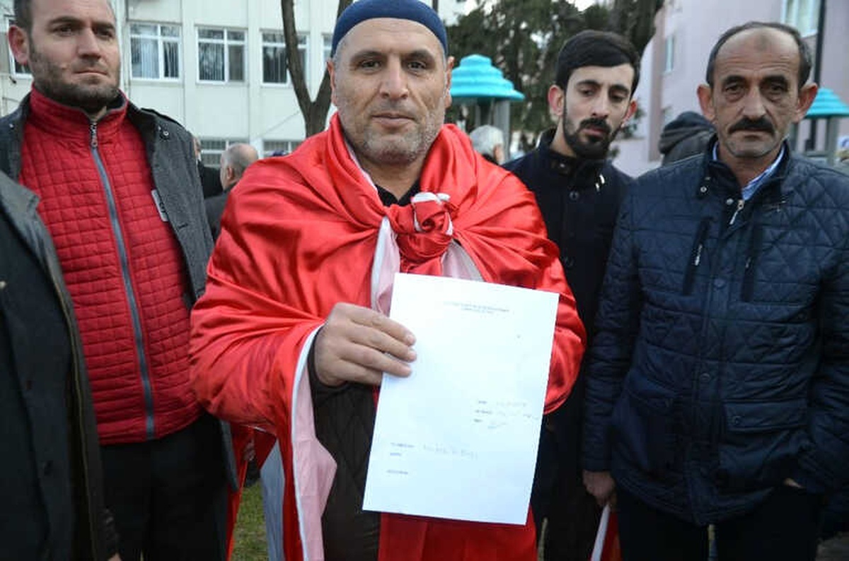 Şehit Babası ve Vatandaşlar Zeytin Dalı Harekatı\'na Katılmak İçin Dilekçe Verdi