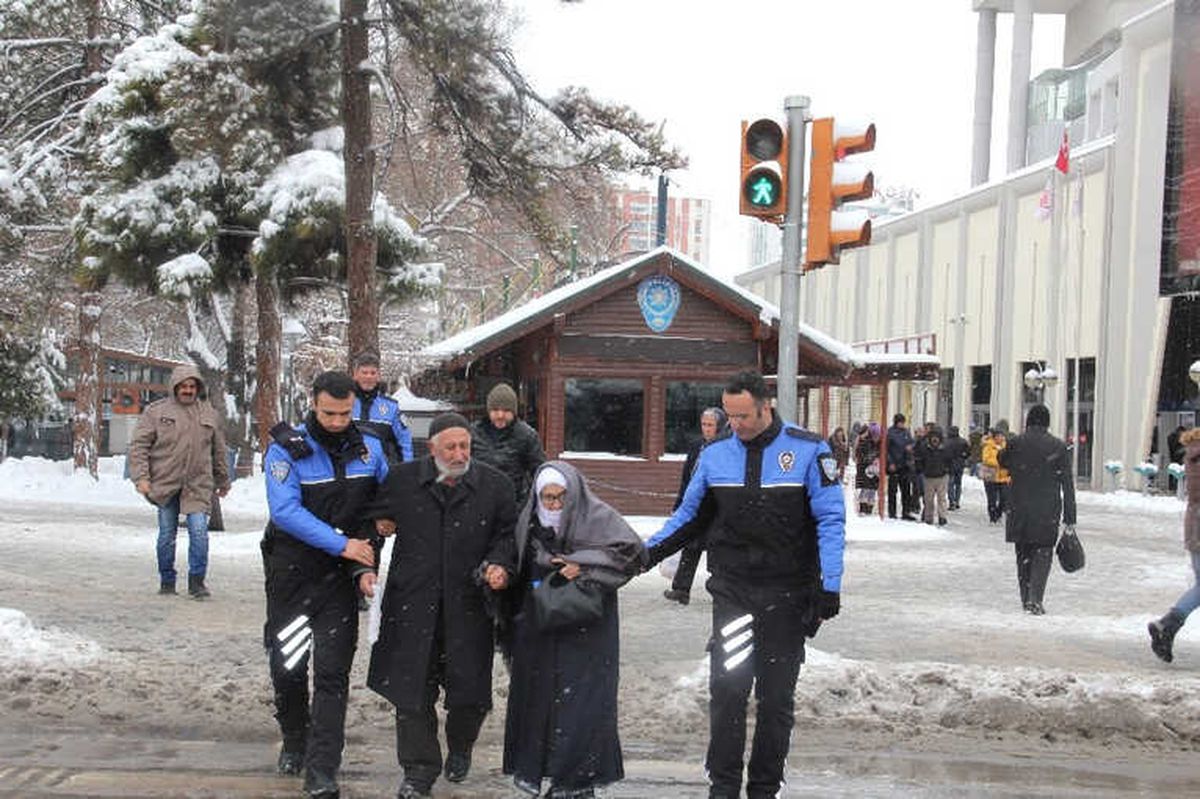 Tdp\'den Vatandaşlara Yardım Eli