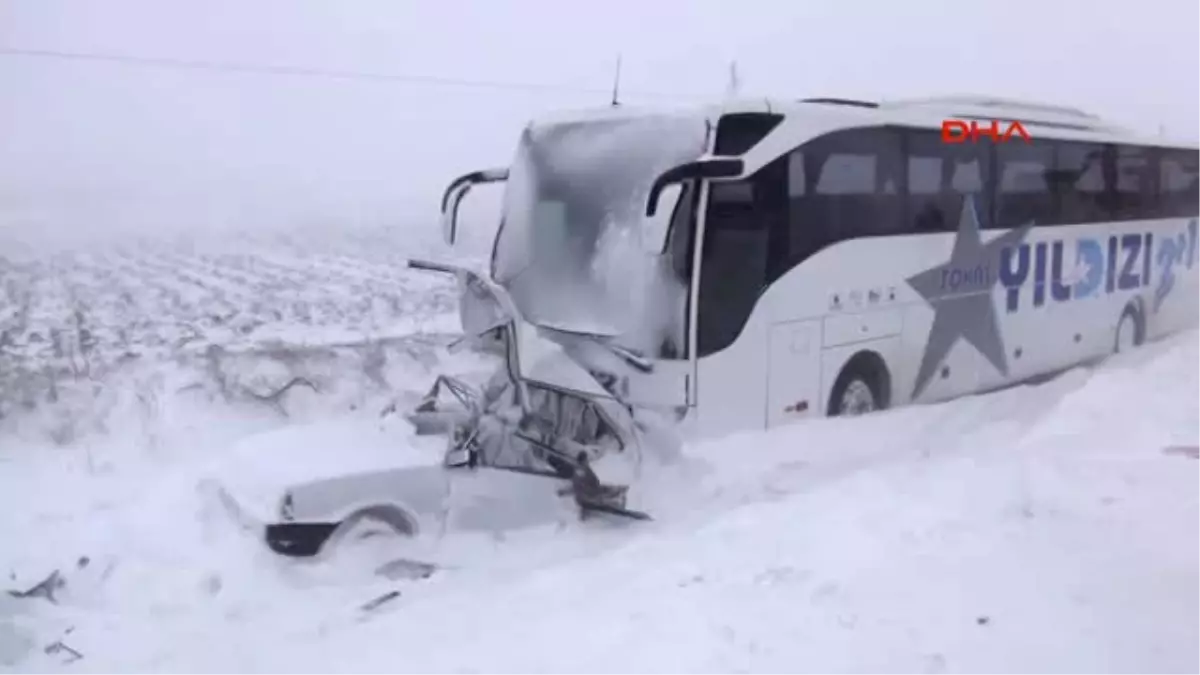 Tokat-Yolcu Otobüsü, Park Halindeki Otomobile Çarptı 1 Ölü, 3 Yaralı