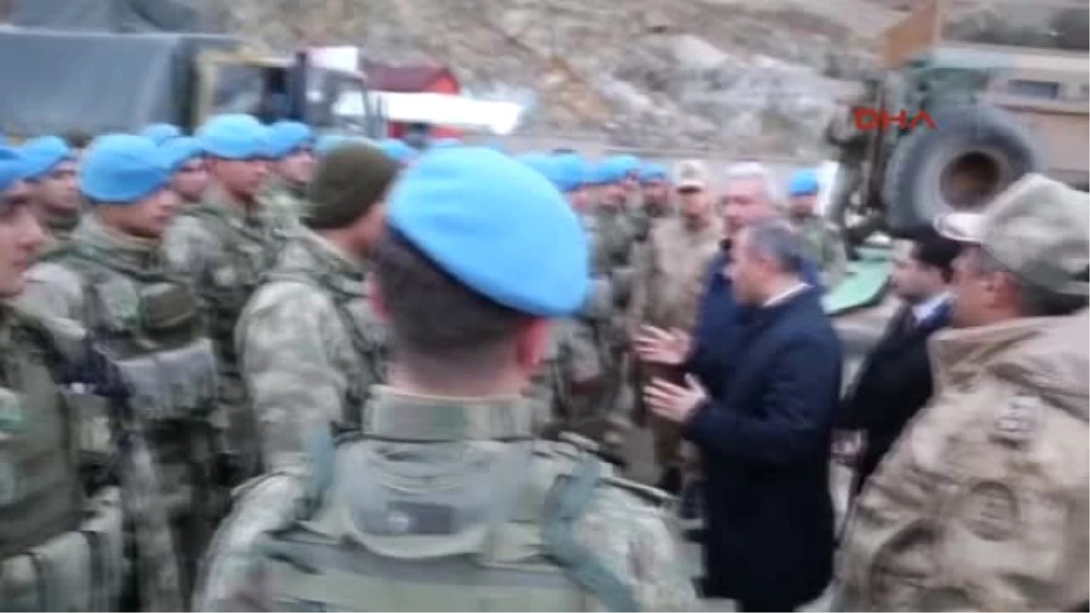 Tunceli\'deki Askerler Dularlarla Afrin\'e Uğurlandı