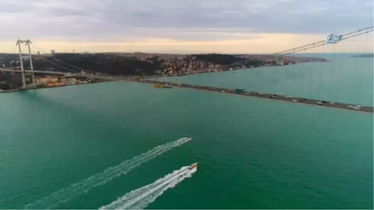 Turkuaz Rengine Bürünen İstanbul Boğazı Hayran Bıraktı