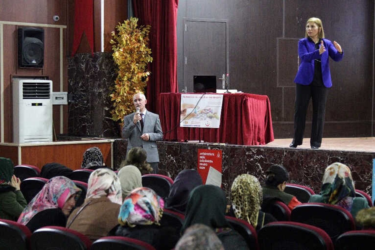 Akılcı İlaç Kullanımı\' Konulu Seminer Düzenlendi