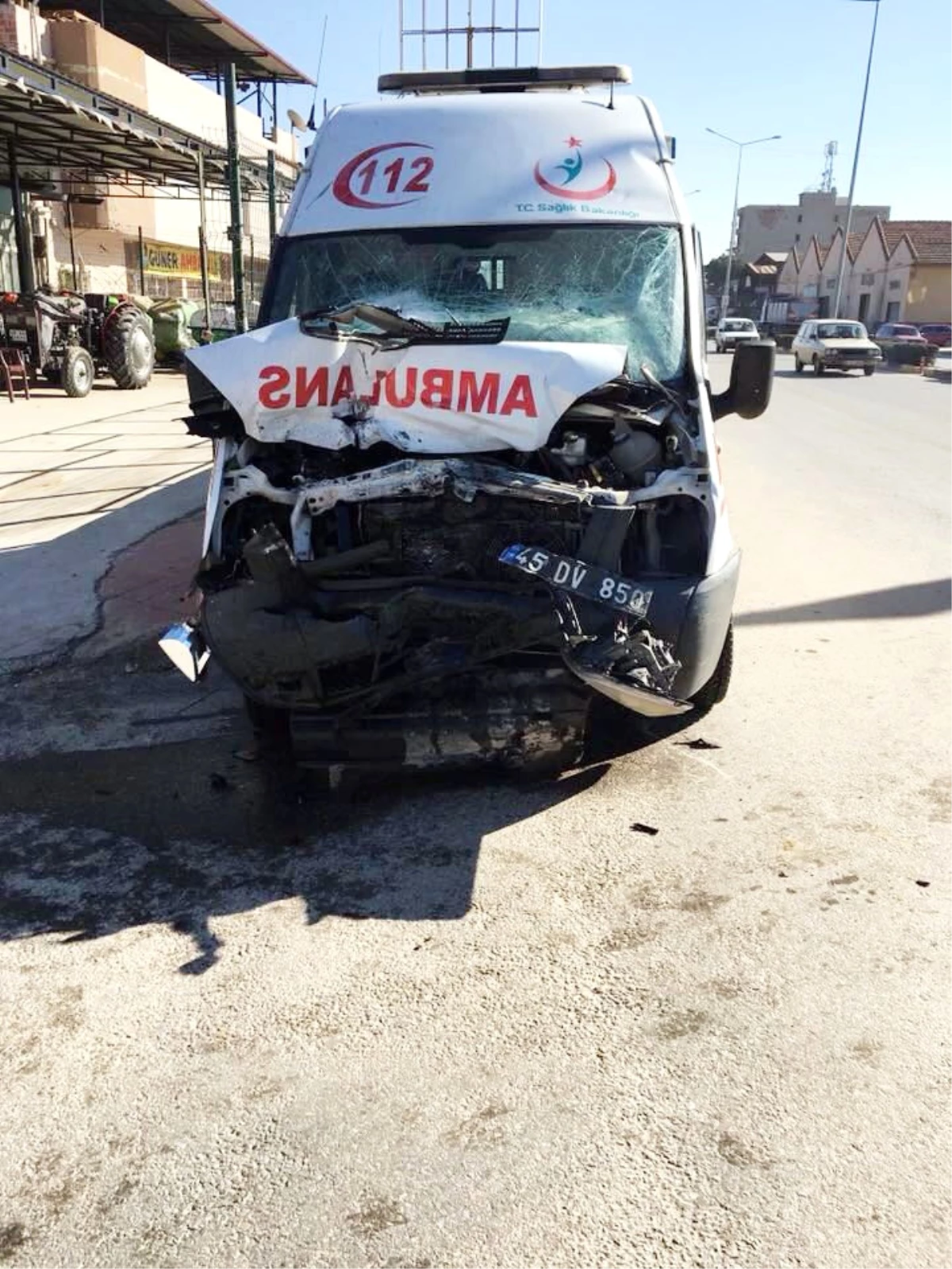 Alaşehir\'de Ambulans Kaza Yaptı: 5 Yaralı