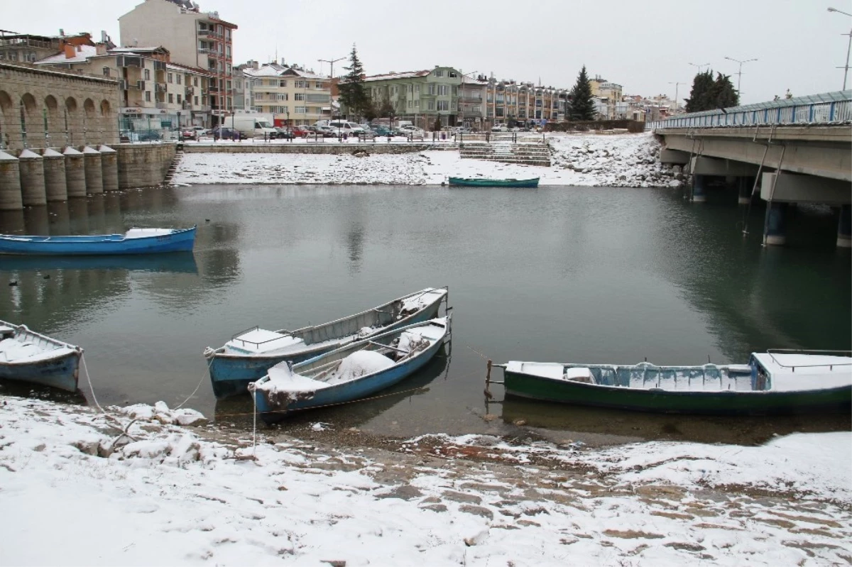 Beyşehir Gölü\'nde Avlanmaya Kar Molası