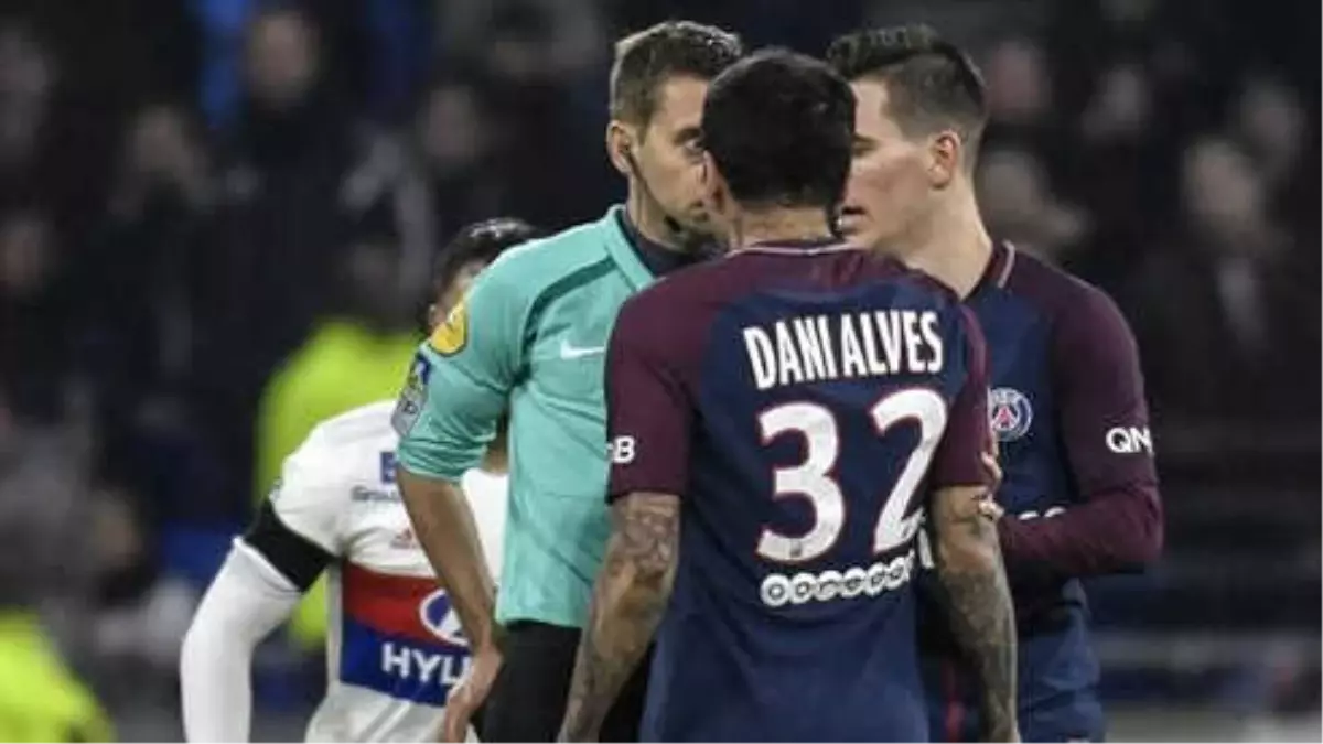 Dani Alves\'e 3 Maç Ceza