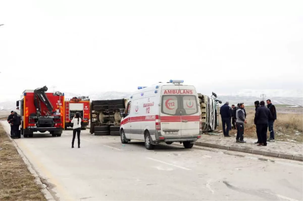 Gölbaşı\'nda Beton Mikseri Devrildi: 1 Yaralı