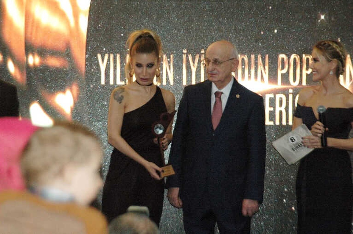 İrem Derici\'den Meclis Başkanı Kahraman\'a Büyük Gaf