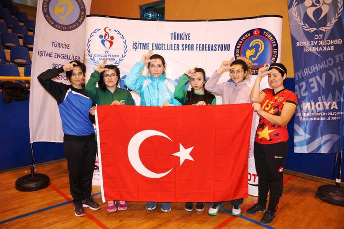 İşitme Engelli Sporculardan Mehmetçik\'e Anlamlı Destek