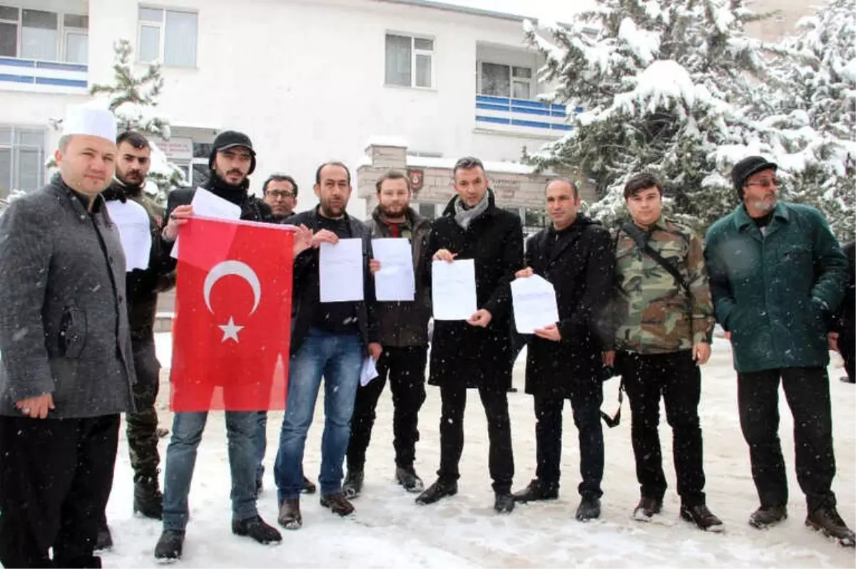 Karaman\'da Vatandaşlar, Afrin Operasyonuna Katılmak İçin Askerlik Şubesine Dilekçe Verdi