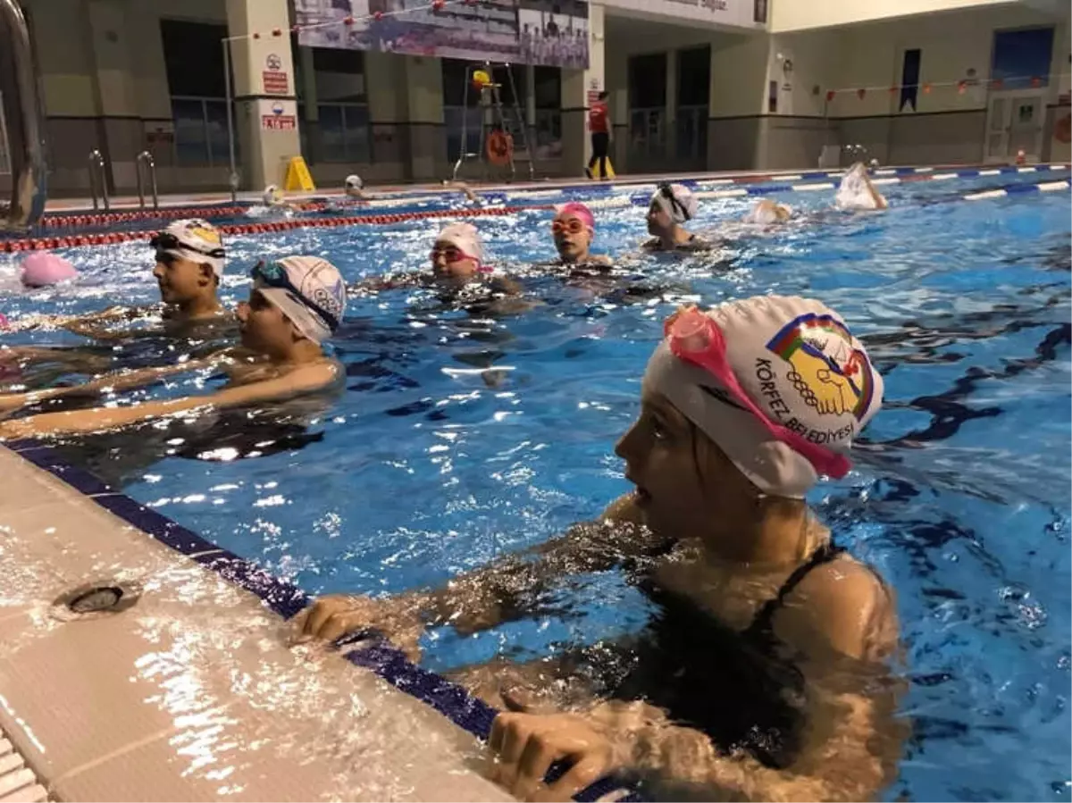 Körfezli Çocuklar Tatilin Keyfini Yüzere Çıkarıyor