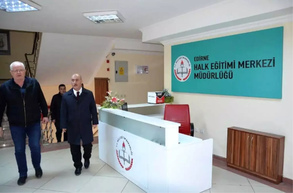 Milli Eğitim Müdürü Cırıt, Halk Eğitim Merkezi\'nde İncelemelerde Bulundu