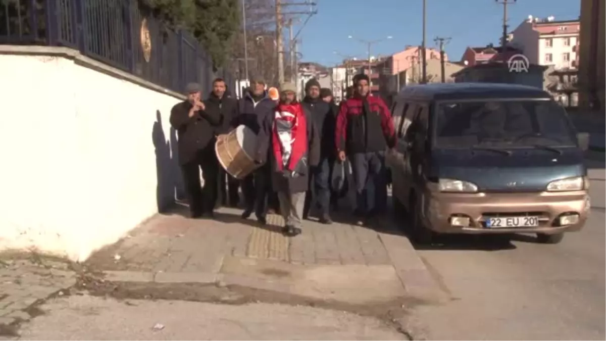 Roman Vatandaşlardan Davullu Zurnalı Gönüllü Askerlik Başvurusu