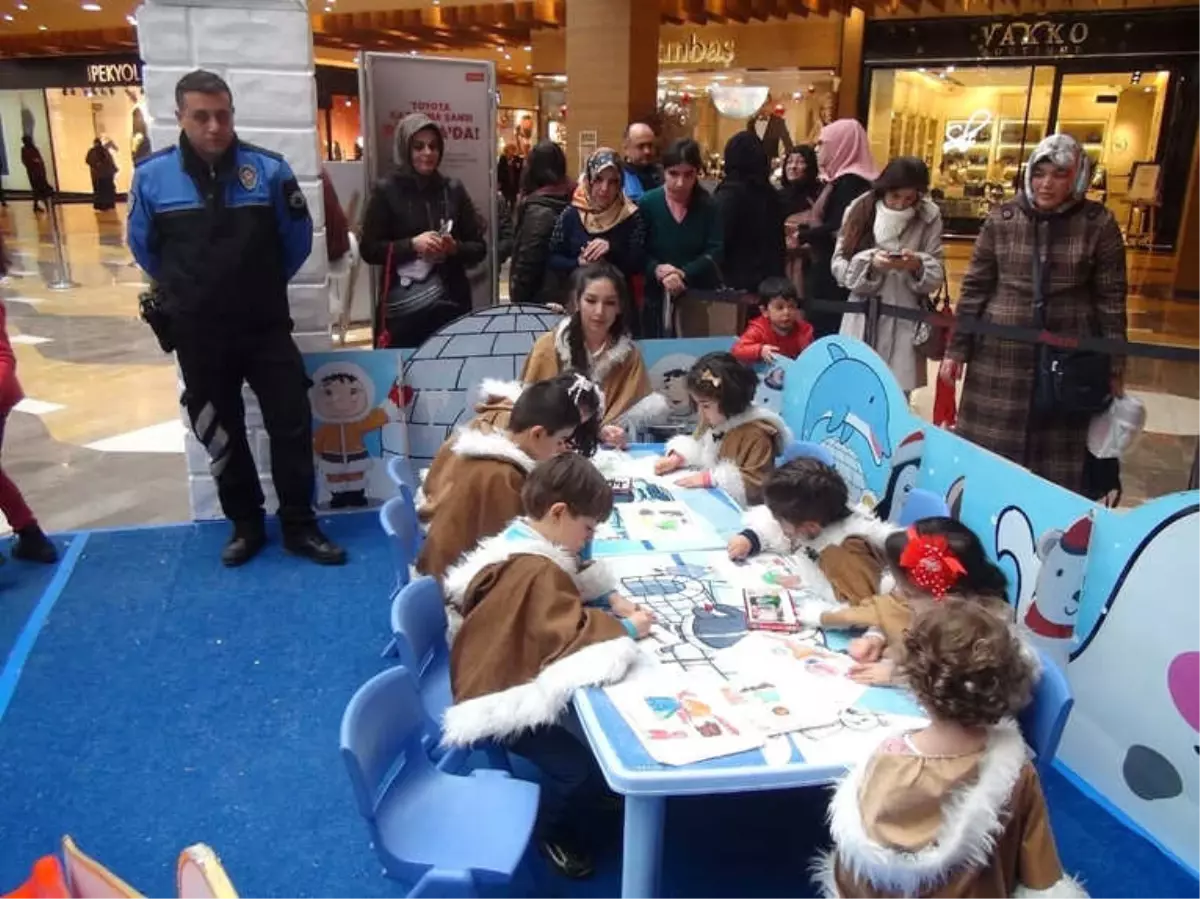 Sevgi Evlerinde Kalan Çocuklar Polis Eşliğinde Eskimo Oldu