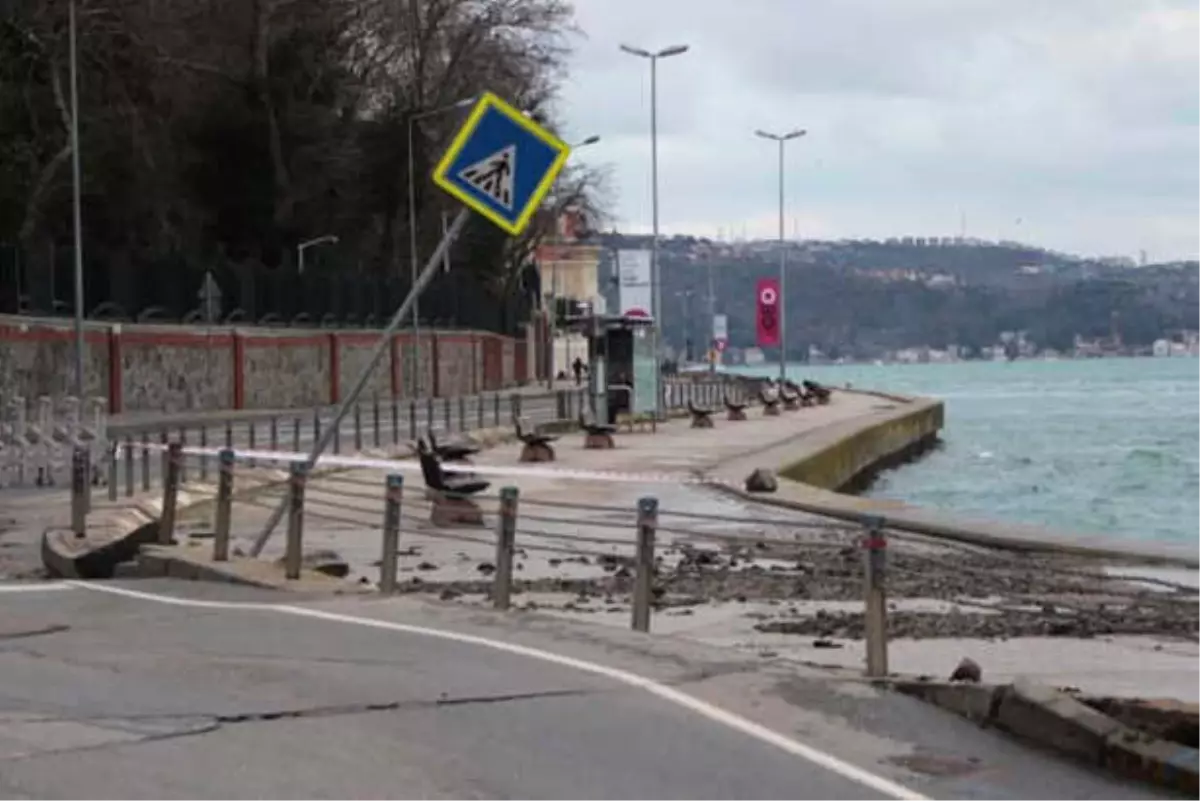 Tarabya Sahilinde Çöken Yol Onarılıp Trafiğe Açıldı