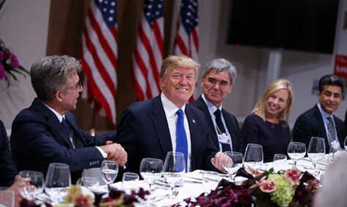 Trump Davos\'ta Avrupa İş Dünyasıyla Buluştu