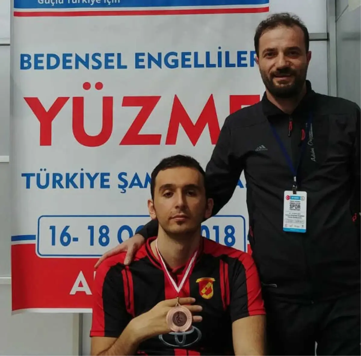 Yüzme Sevdası Yüzünden Sakat Kaldı Ama Pes Etmedi