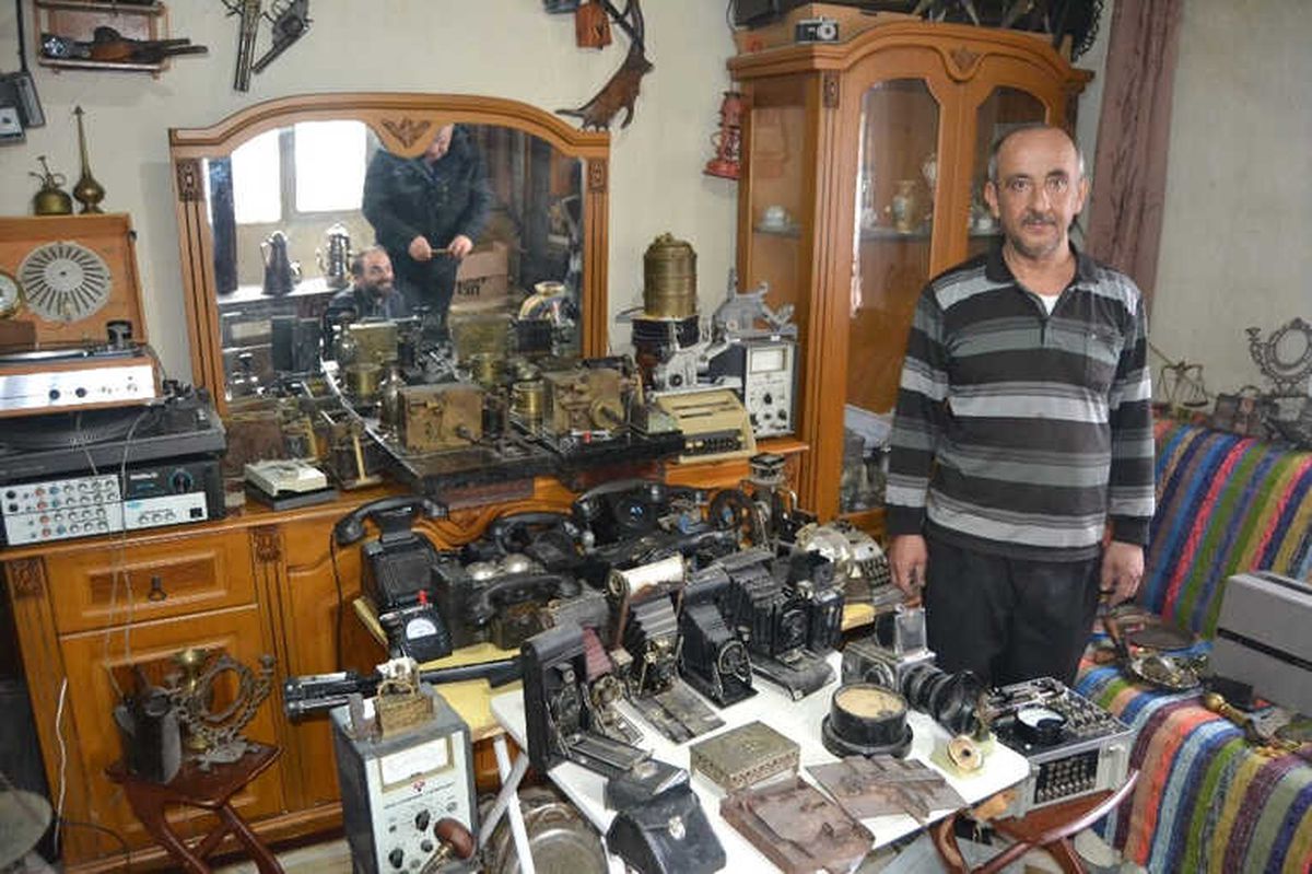 30 Yıldır Antika Eşya Biriktiriyor