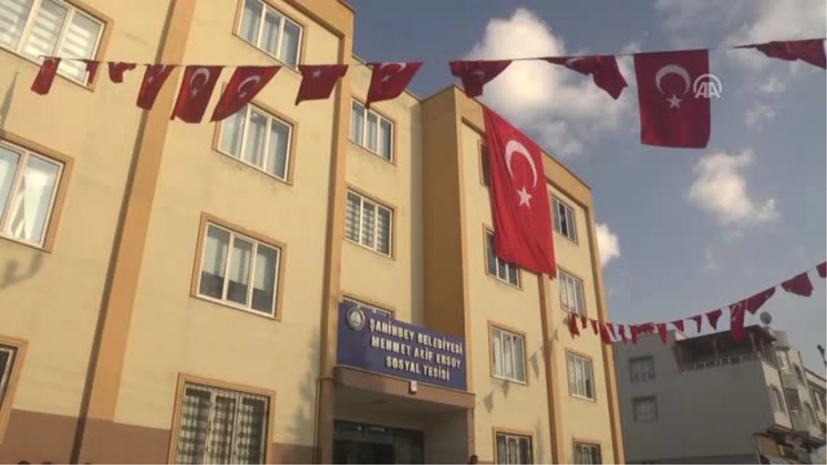 Adalet Bakanı Gül, Şehit Jandarma Uzman Çavuş Özden\'in Ailesine Taziye Ziyaretinde Bulundu