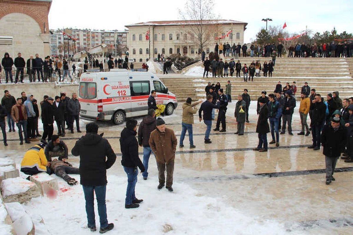 Afgan Uyruklu Şahıslar Arasında Bıçaklı Kavga: 2 Yaralı