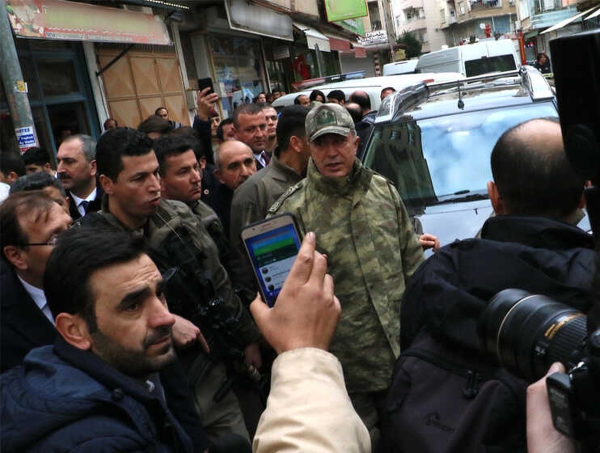 Akar, Roketin Düştüğü Yerde İncelemede Bulundu