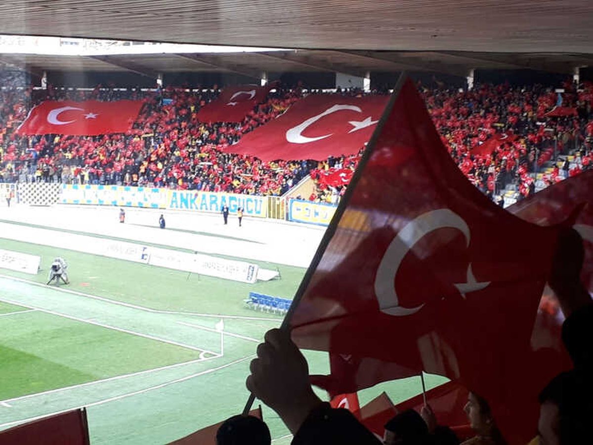 Ankaragücü Taraftarından Afrin\'deki Mehmetçiğe Bayraklı Selam
