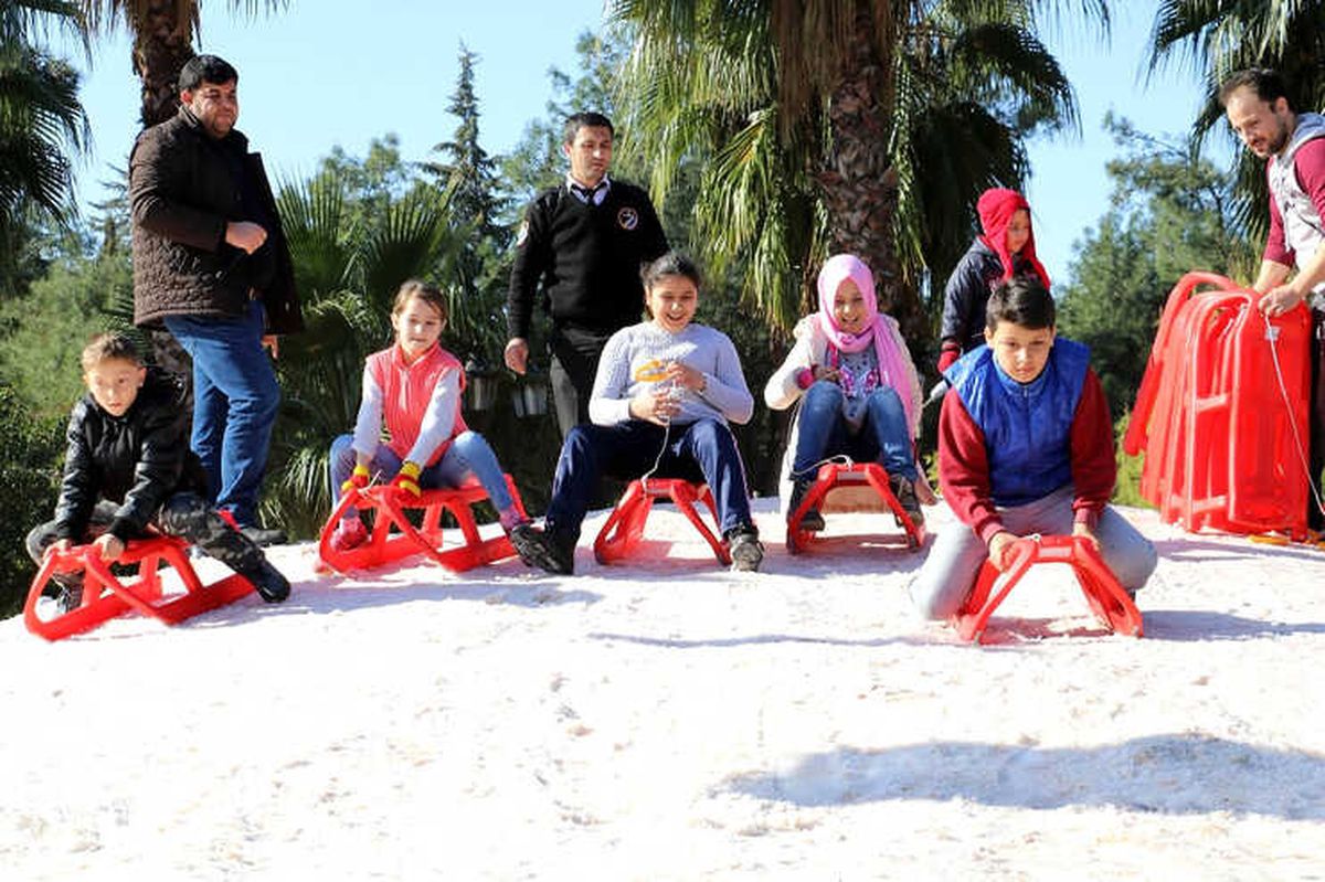 Antalya\'ya Havadan Yağmayan Kar, Karadan Getirildi