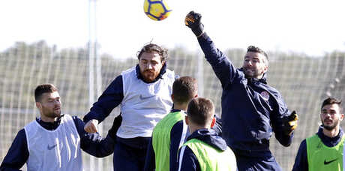 Antalyaspor\'da Eto\'o Akhisar Maçı Kadrosuna Alınmadı