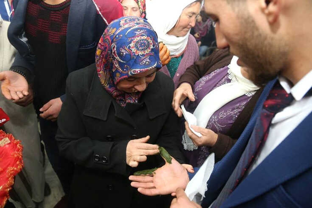 Askerler Zeybekler ile Uğurlandı