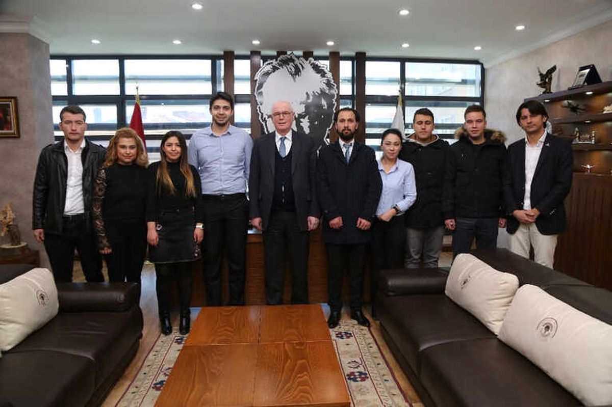 Başkan Kurt Gençlerle Bir Araya Geldi