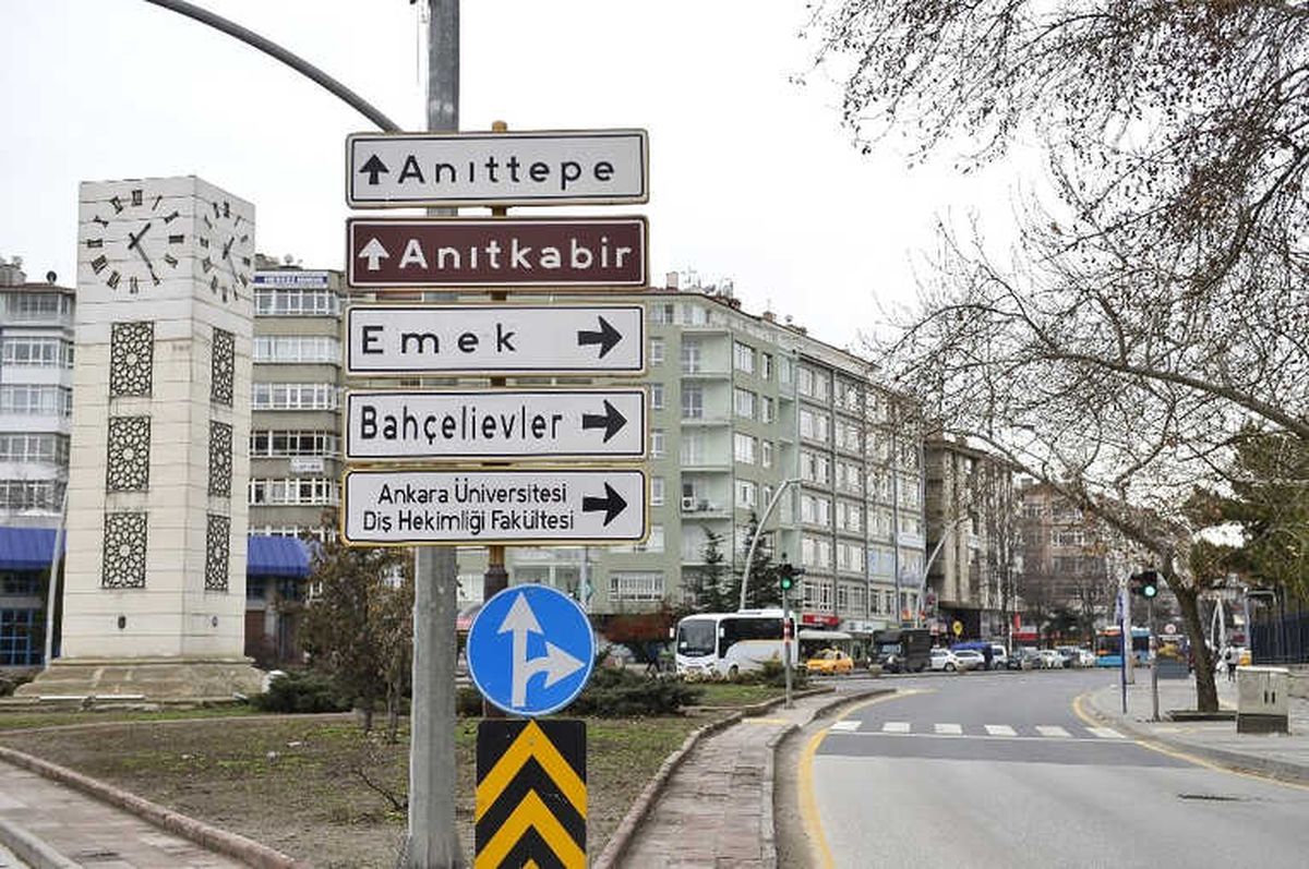 Başkent\'in Cehresini Yeni Trafik Levhaları Değiştirecek