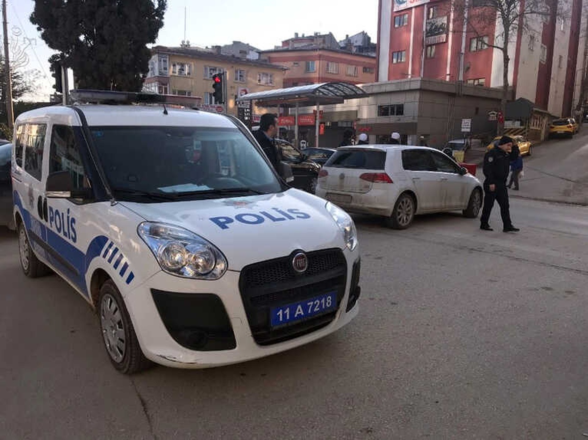 Bilecik\'te Otomobil Yayaya Çarptı: 1 Kişi Yaralandı