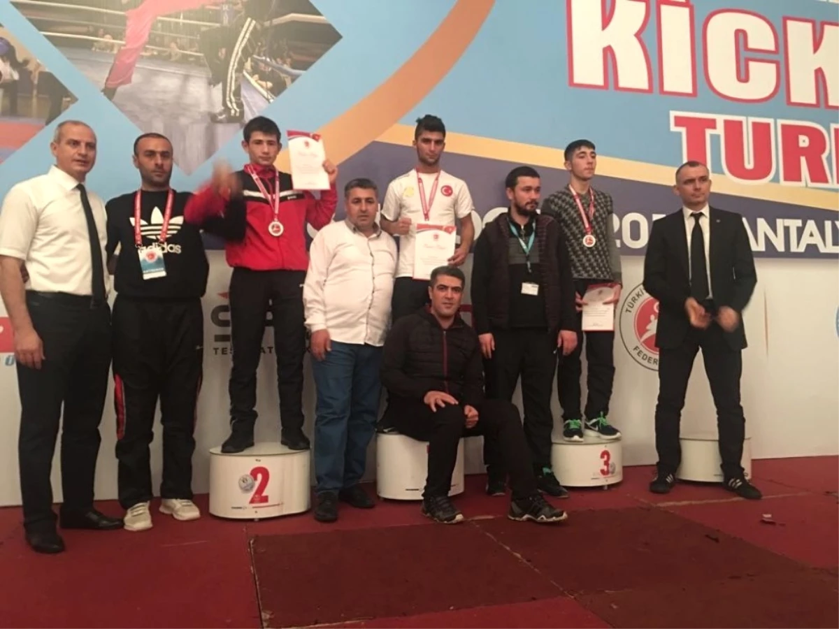 Bitlisli Sporculardan Büyük Başarı