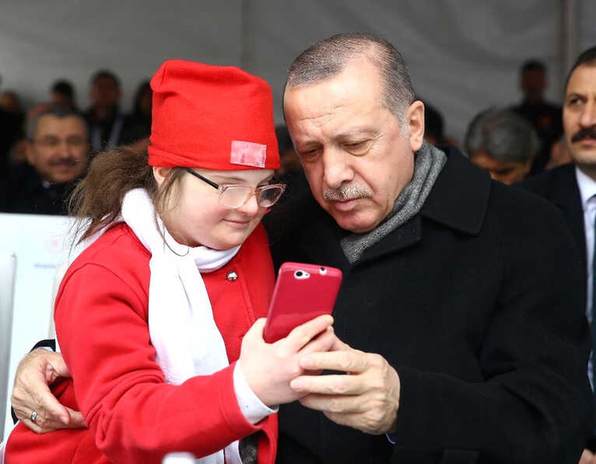 Down Sendromlu Küçük Kızın Erdoğan Sevgisi