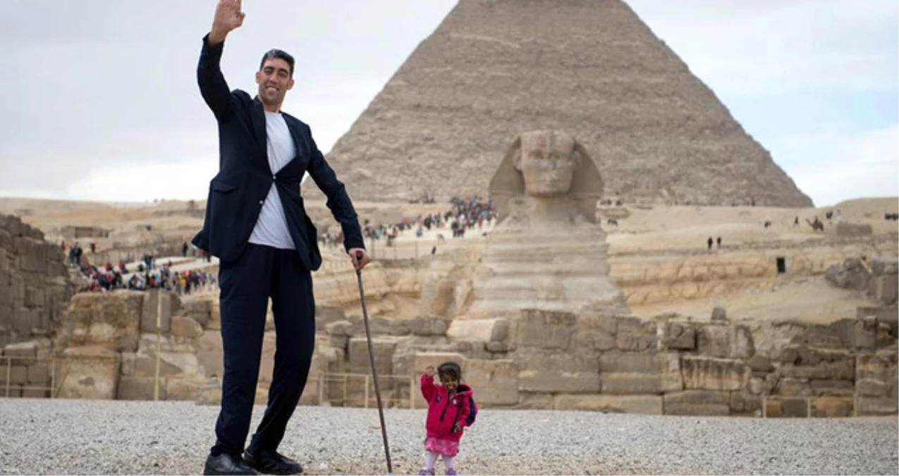 Dünyanın En Uzun Adamı ile En Kısa Kadını Mısır\'da Bir Araya Geldi