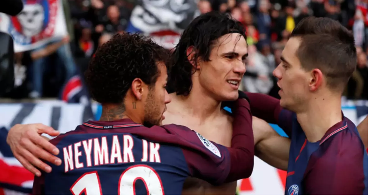 Edinson Cavani Tarihe Geçti, PSG Sahasında Montpellier\'i 4-0 Mağlup Etti