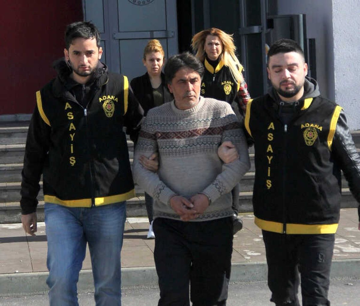 Eşiyle Bir Olup, 10 Yıl Çalıştığı Tatlıcıdan 21 Bin Liralık Fıstık Çaldı