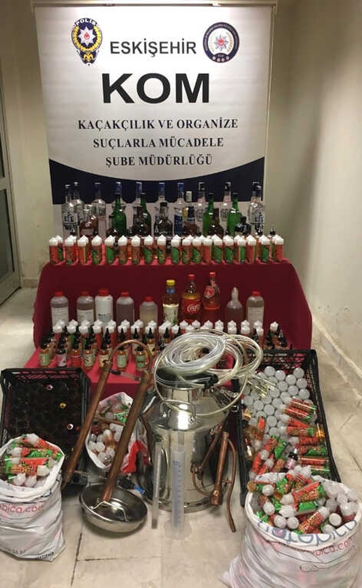 Eskişehir\'de Gümrük Kaçağı Ürünler Ele Geçirildi