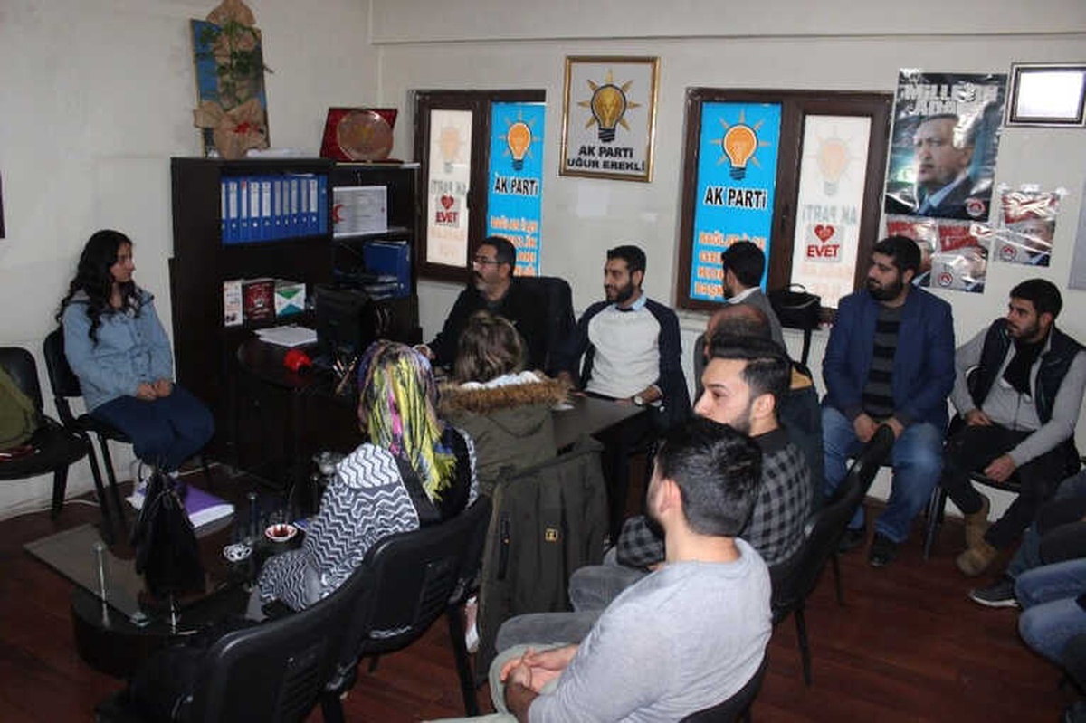 Gezer, AK Parti Gençlik Kolları Toplantısında Gençlerle Bir Araya Geldi
