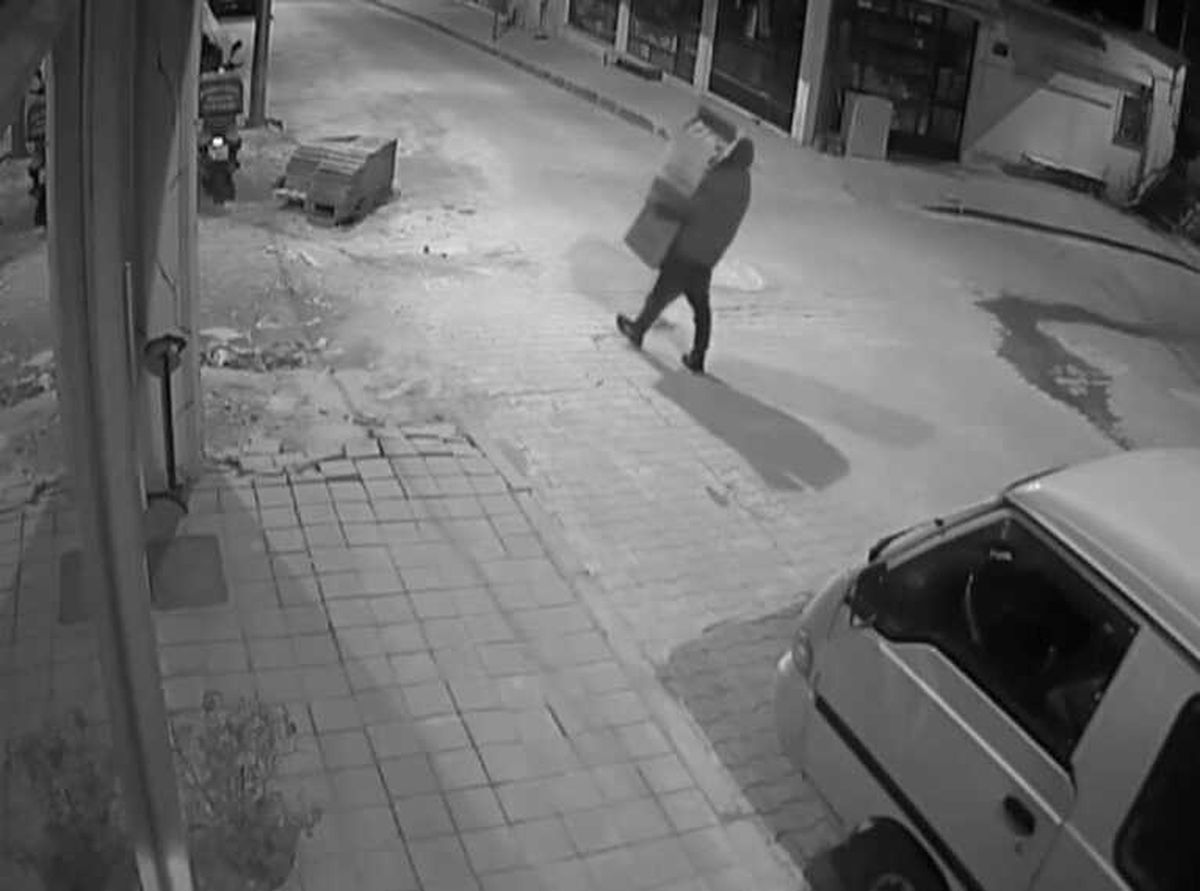 Harçlığı Az Bulan Evlat, Babasının Dükkanını Soydu
