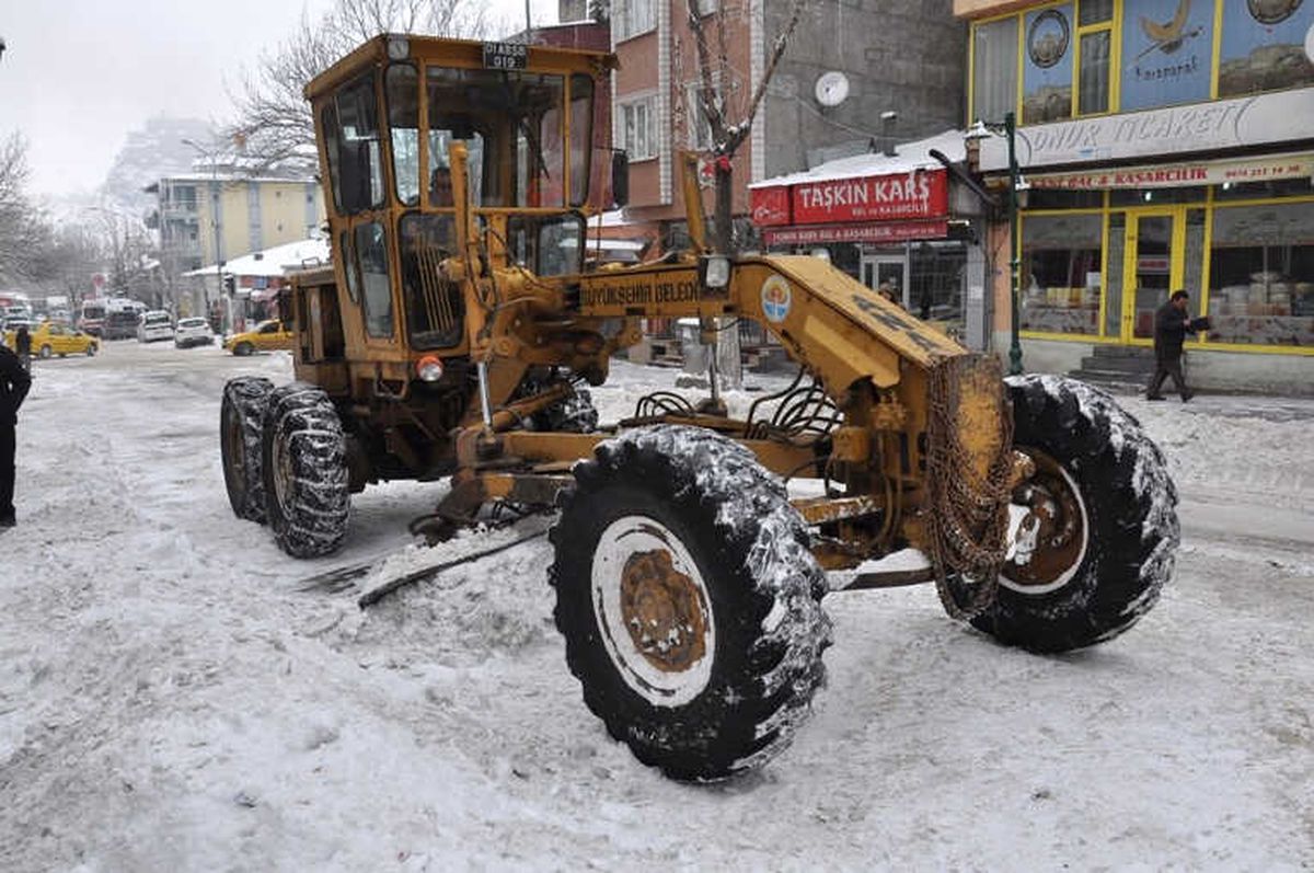 Kars\'ta 5 Köy Yolu Ulaşıma Kapandı