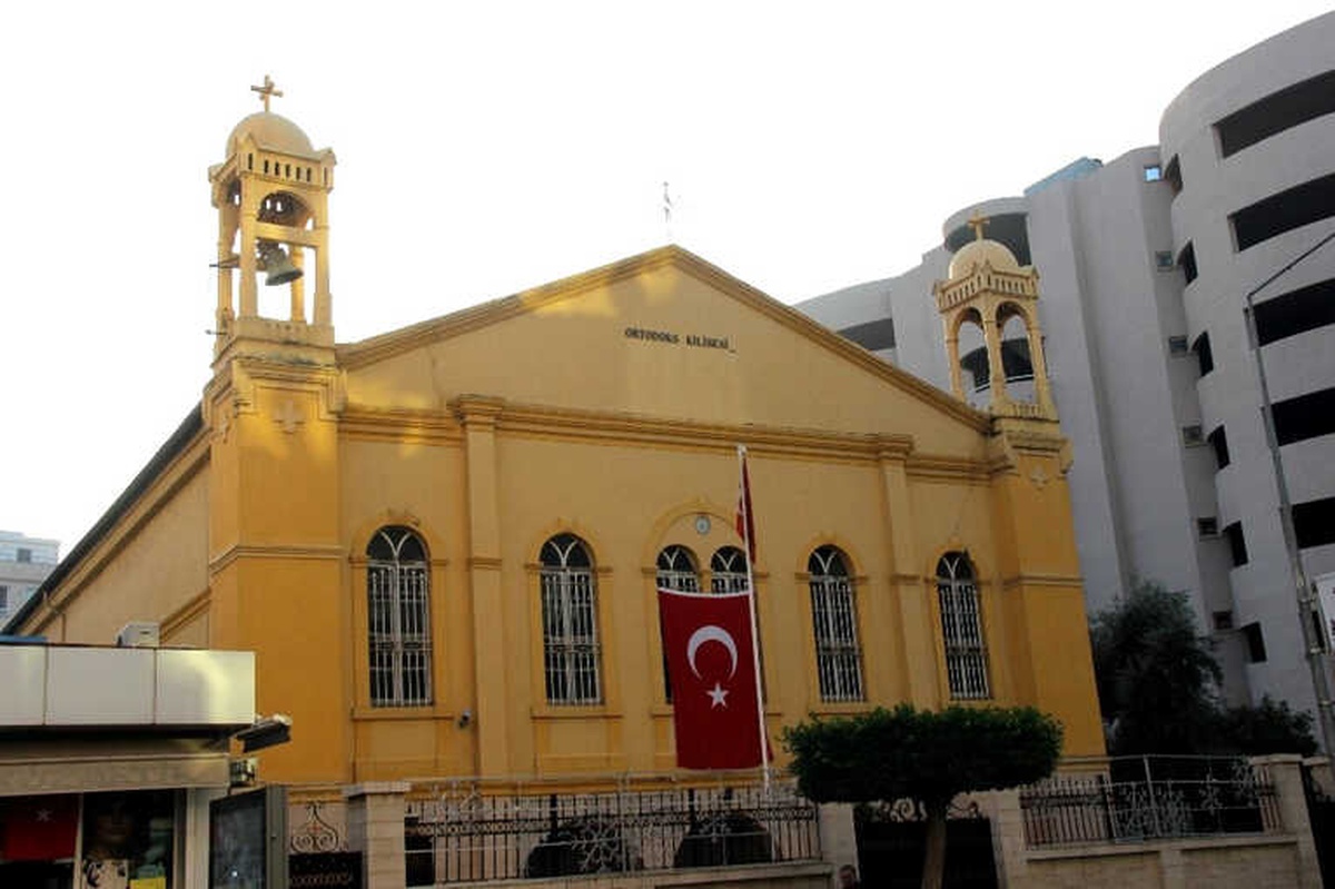 Ortodoks Kilisesinden, Mehmetçiğe Türk Bayraklı Destek