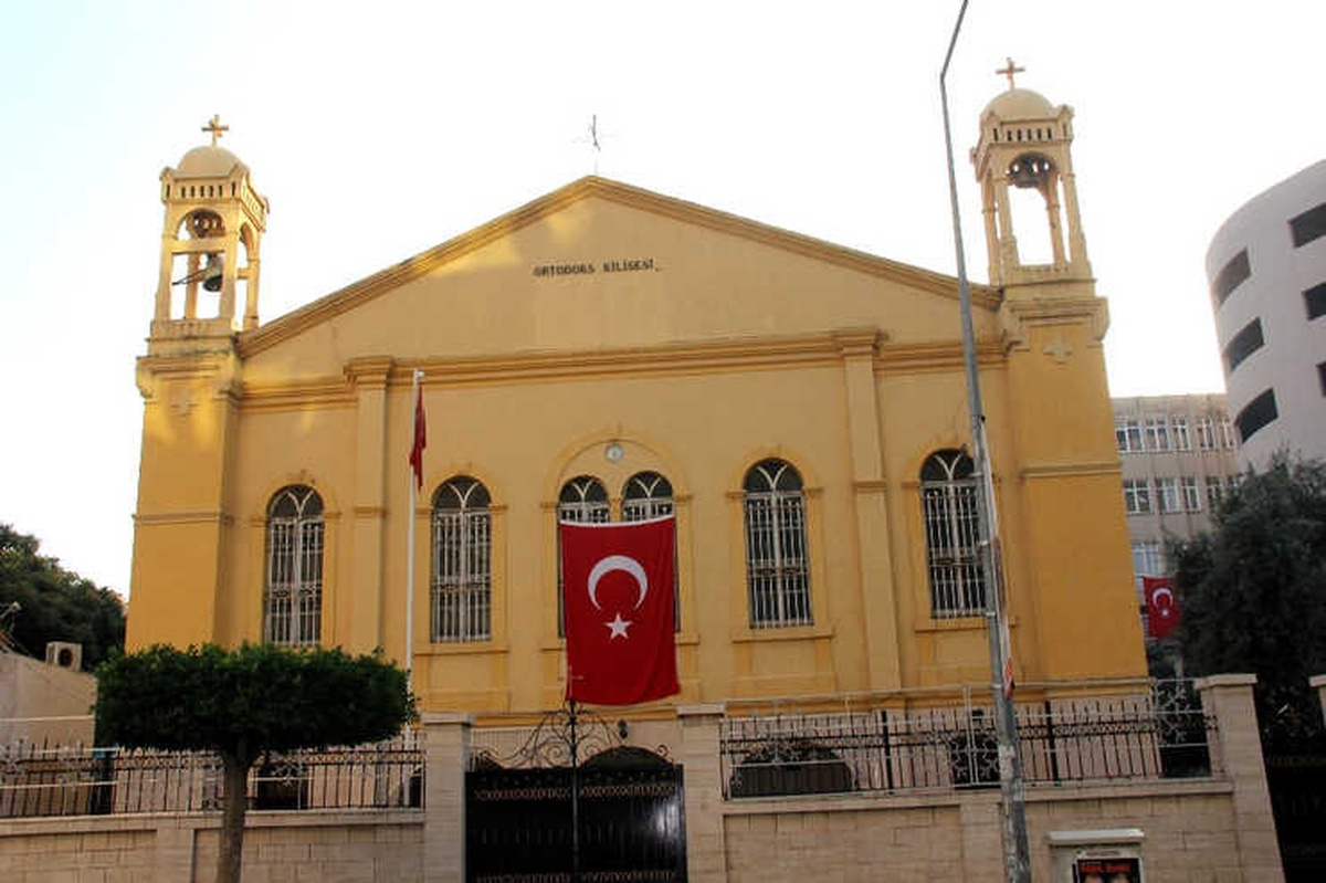 Ortodoks Kilisesinden Mehmetçiğe Türk Bayraklı Destek