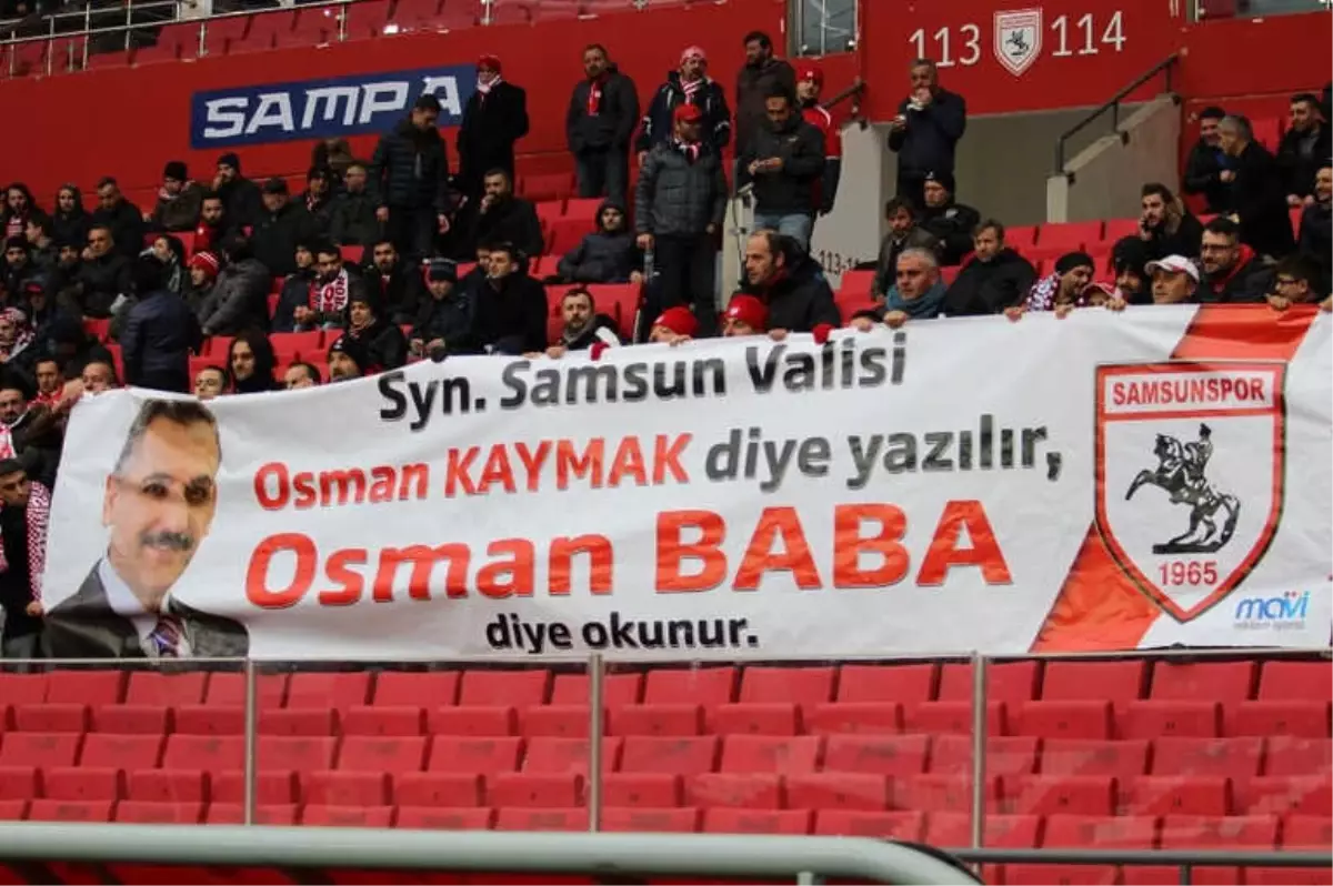 Samsunspor Tribünlerinde Sevgi ve Tepki Bir Arada