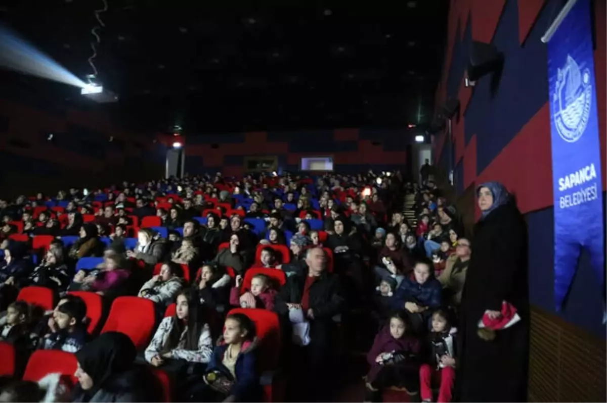 Sapancalı Çocuklara Sinema Etkinliği Düzenlendi