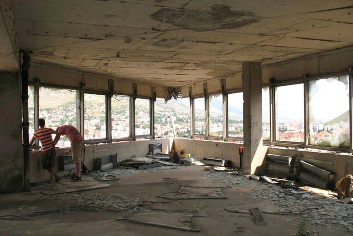 Savaşın İzlerini Taşıyan Bir Bina: Mostar Sniper Tower