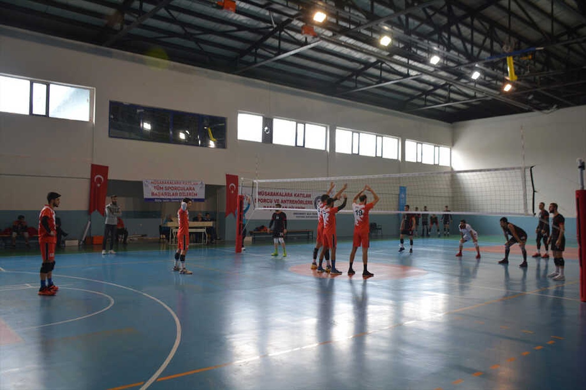 Tatvan\'da Voleybol Müsabakası Yapıldı
