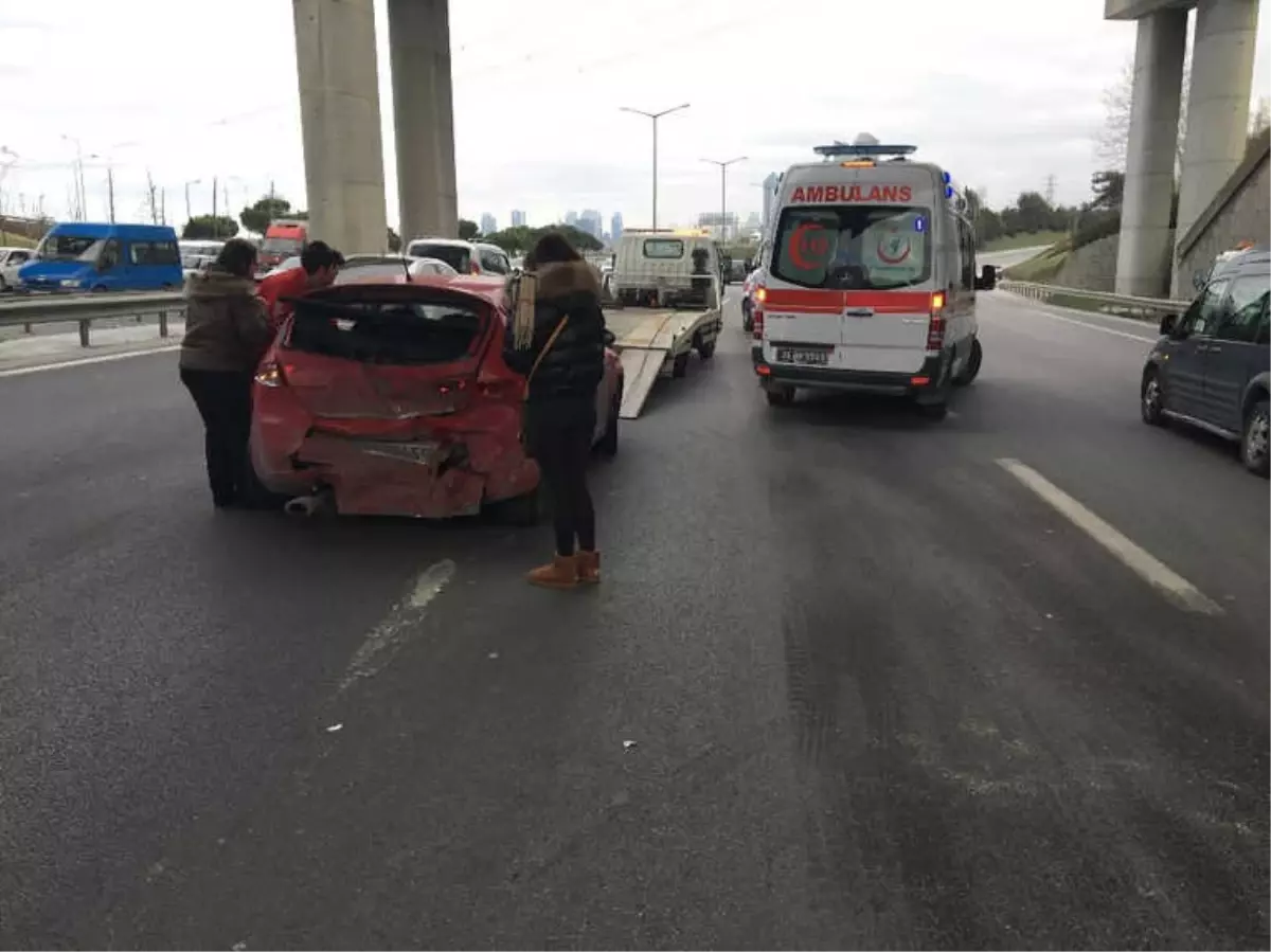 Tem\'de Meydana Gelen Zincirleme Kazada Babaanne ve Torunu Yaralandı